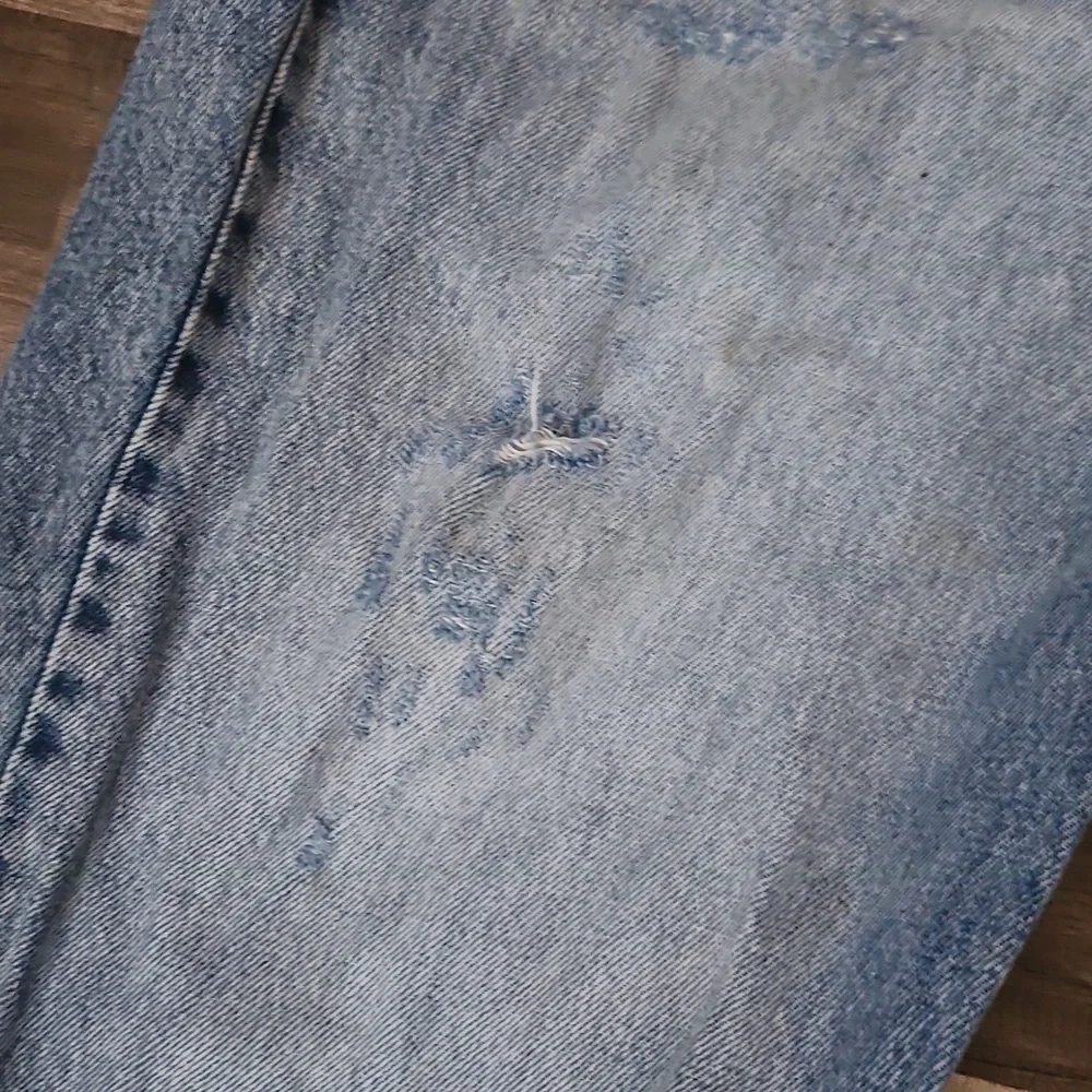 Levi's Lightwash Distressed Jeans Size 38/30